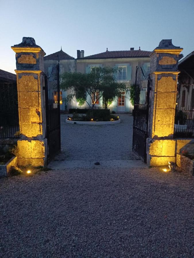 La Grange Terrou Guest House Saint-Germain-de-Confolens Luaran gambar